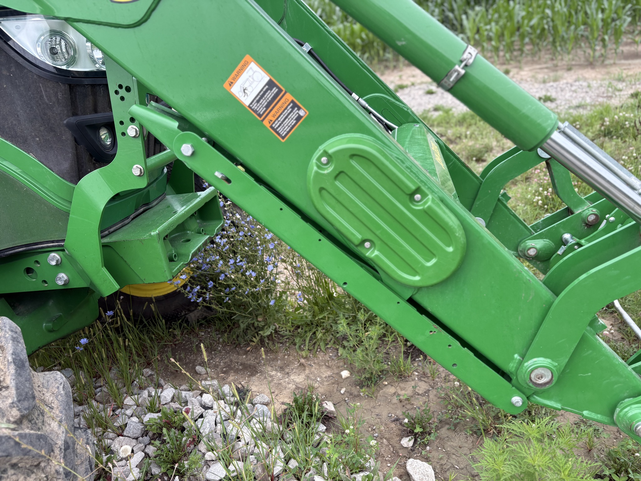 2017 John Deere 6110M Image 37