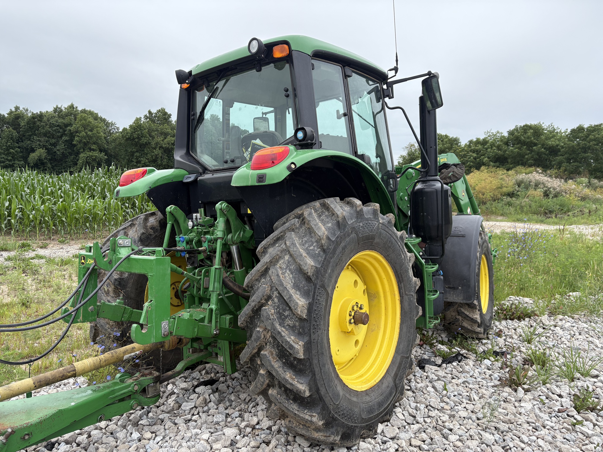2017 John Deere 6110M Image 3