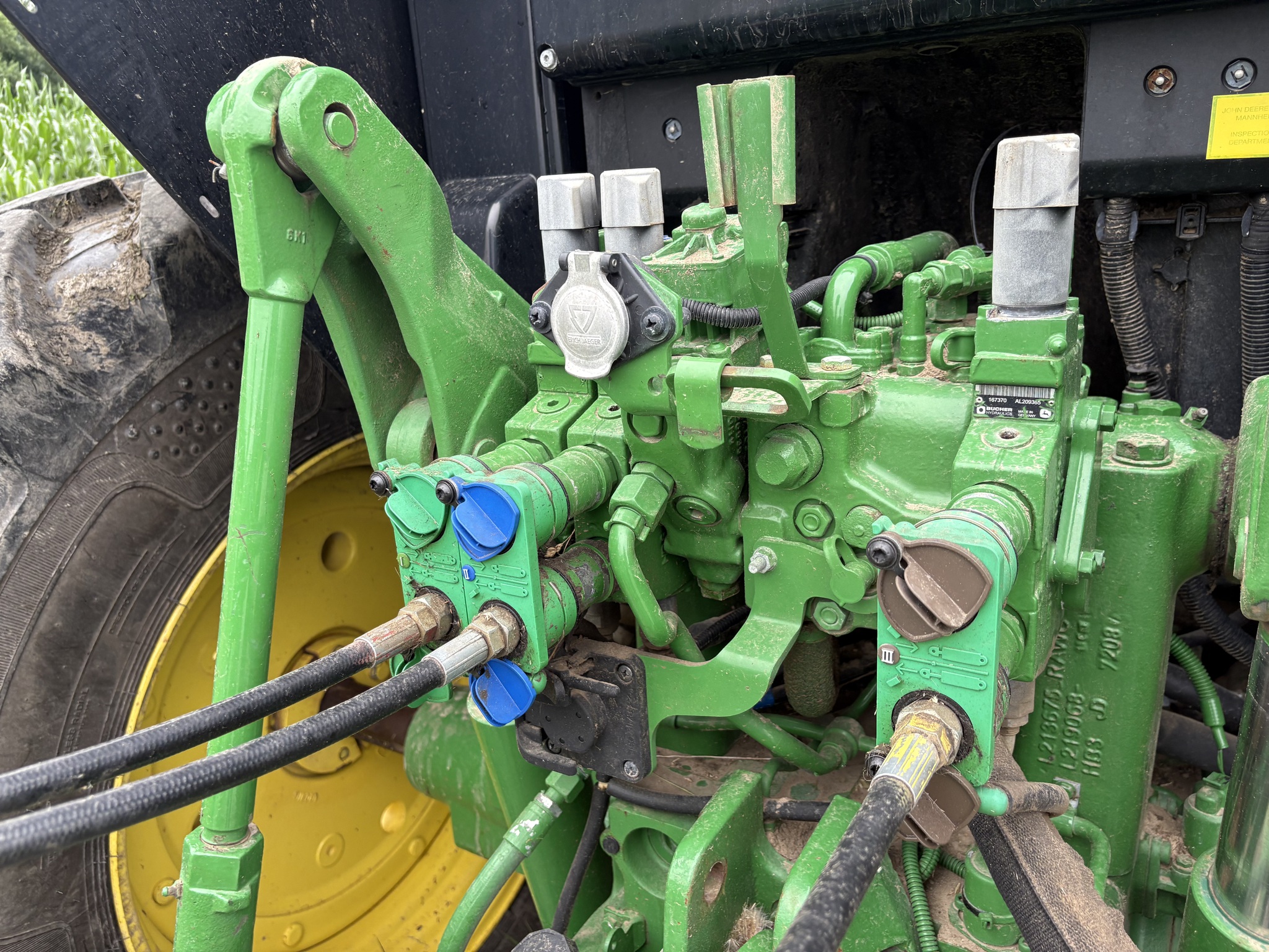 2017 John Deere 6110M Image 9