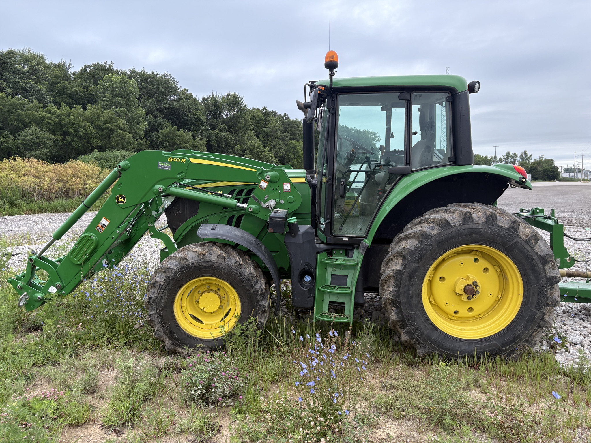 2017 John Deere 6110M Image 5