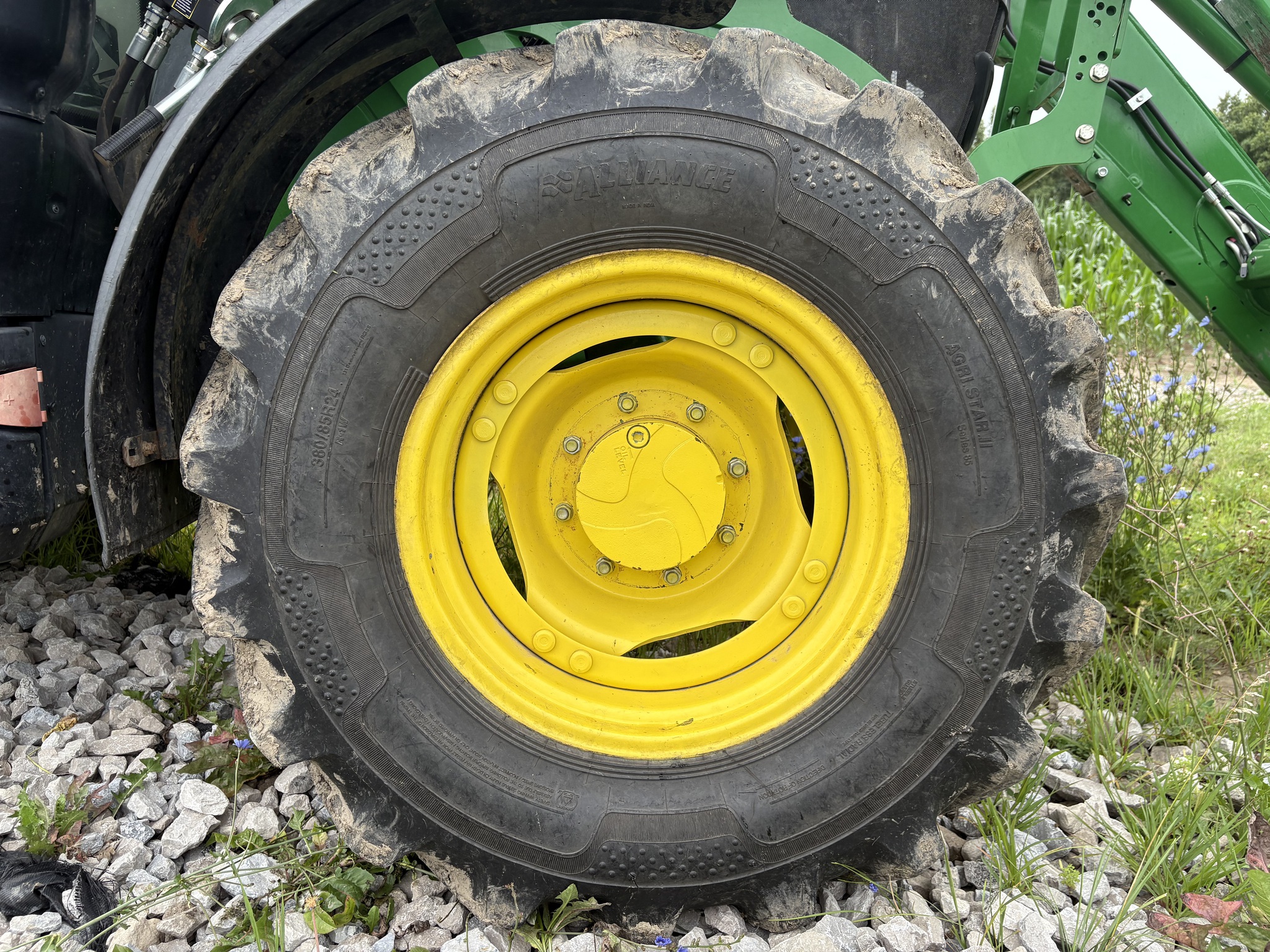 2017 John Deere 6110M Image 12