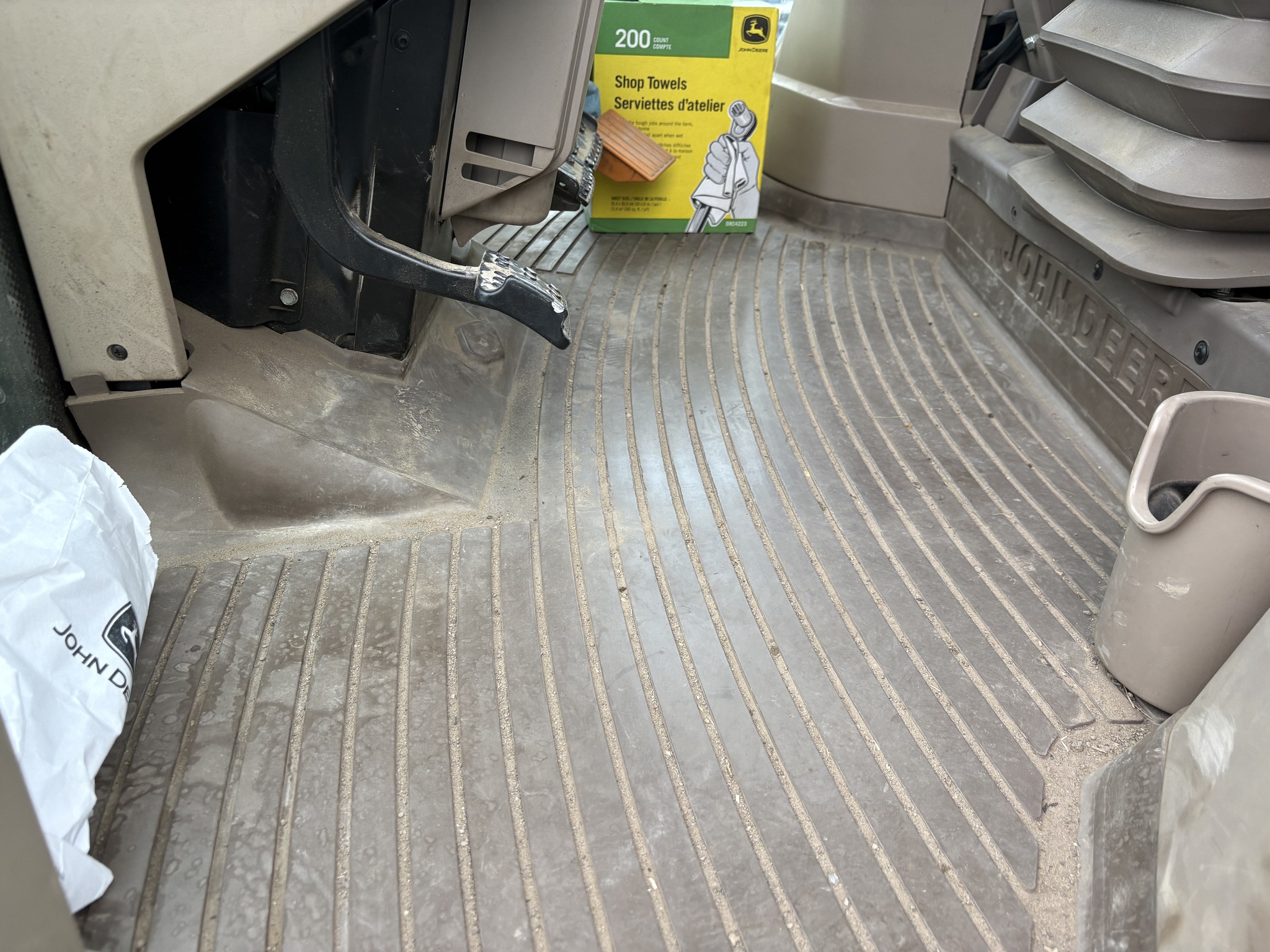2017 John Deere 6110M Image 21