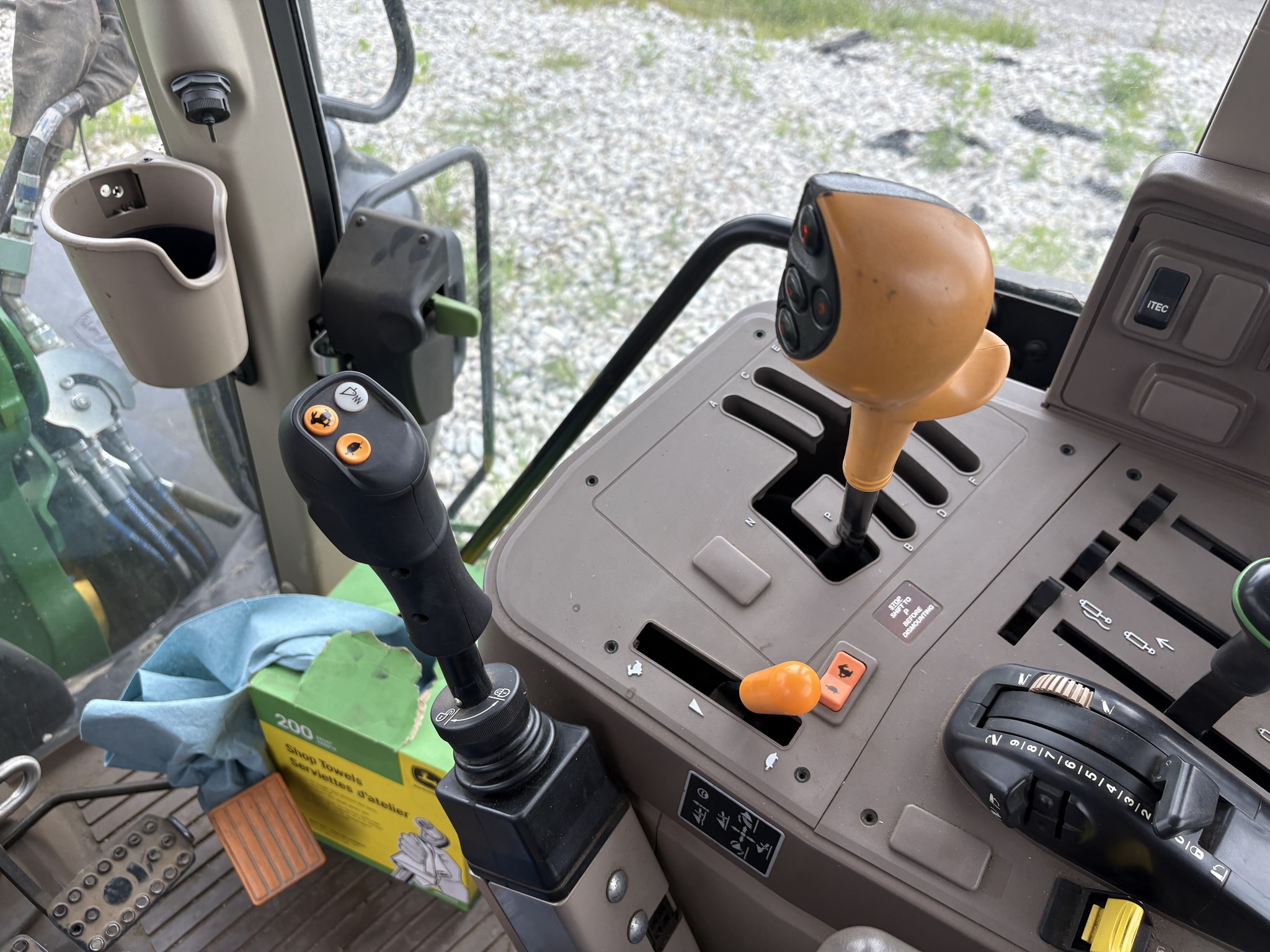 2017 John Deere 6110M Image 25
