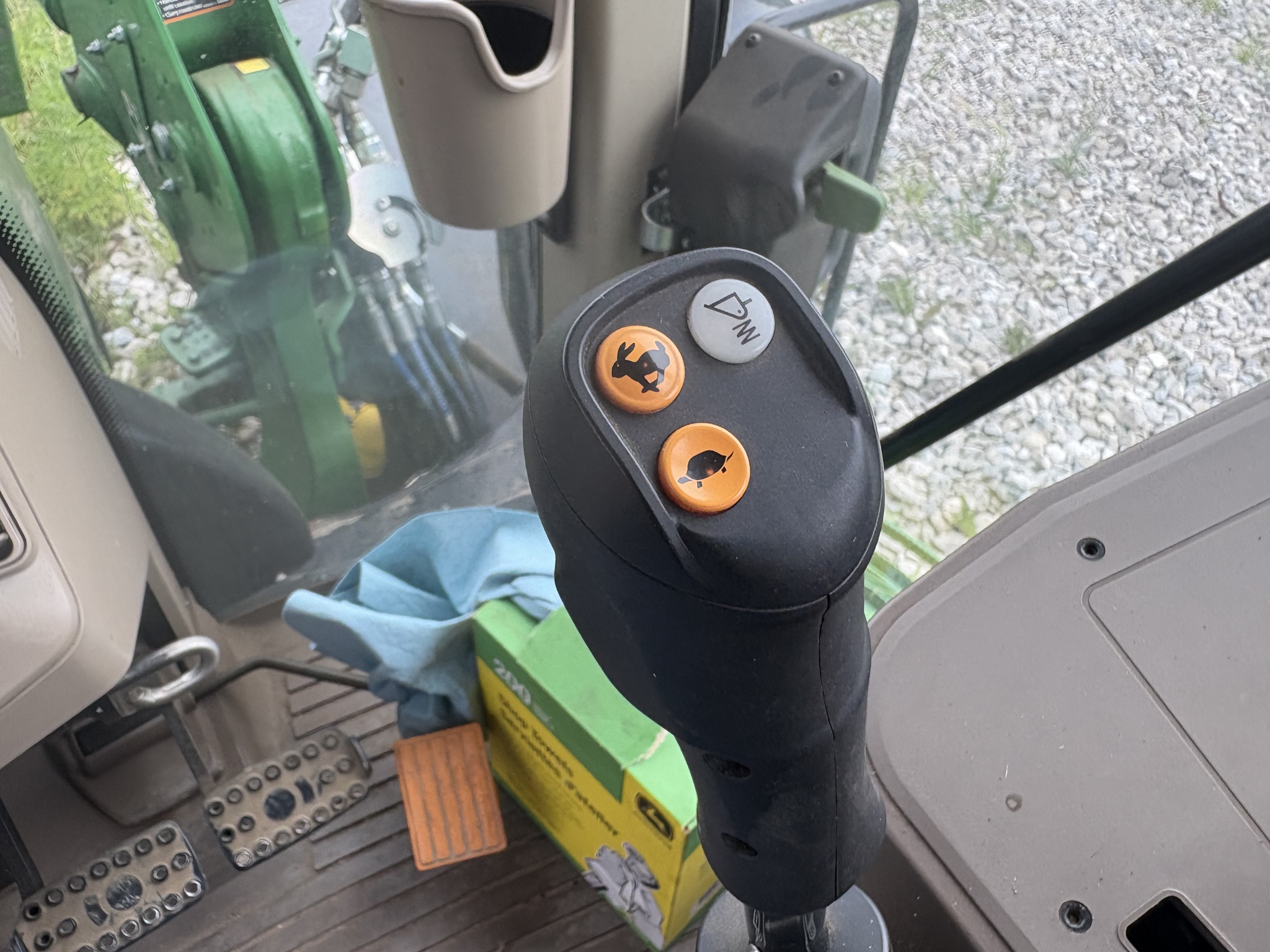 2017 John Deere 6110M Image 27
