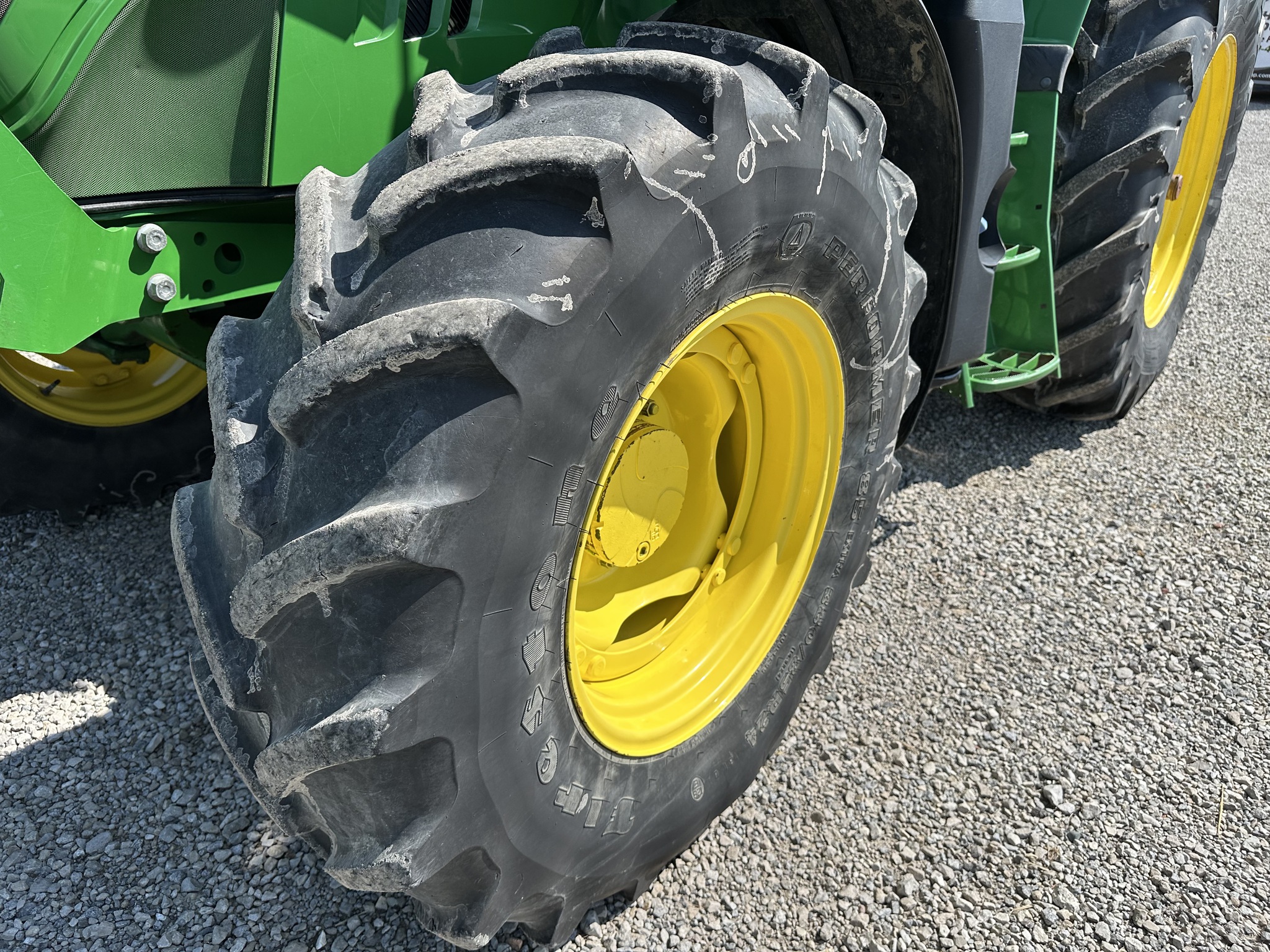 2017 John Deere 6110M Image 12