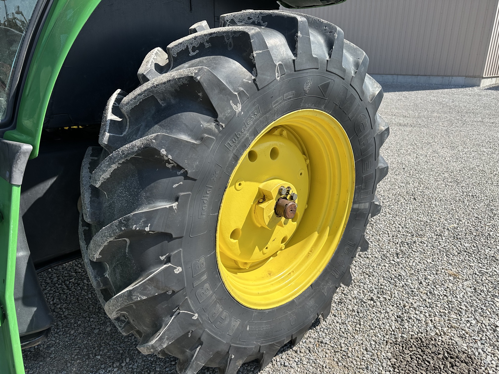 2017 John Deere 6110M Image 10
