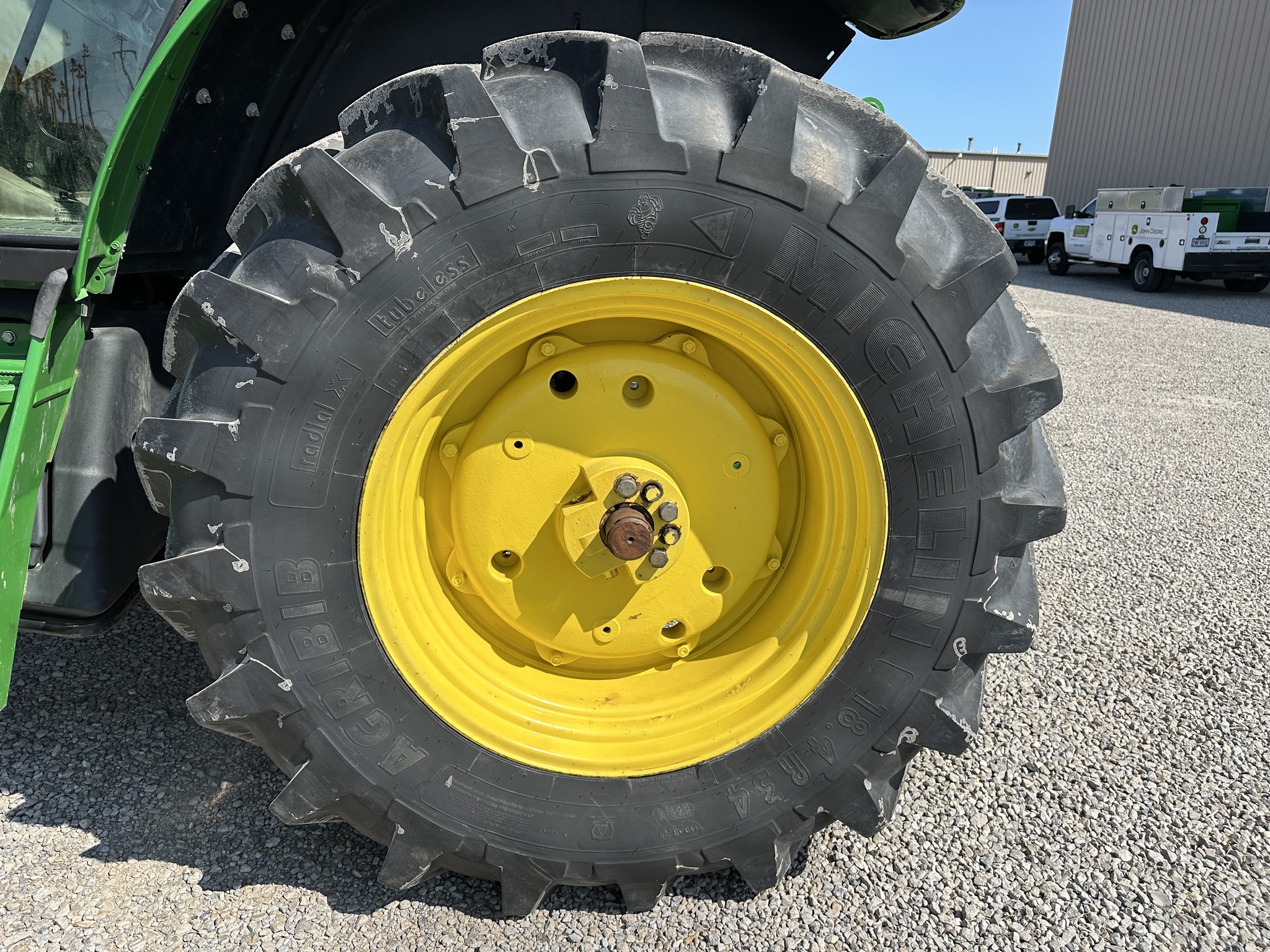 2017 John Deere 6110M Image 9
