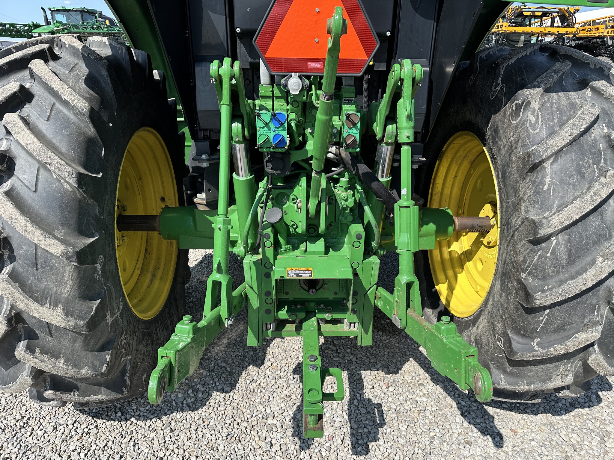 2017 John Deere 6110M Image 17