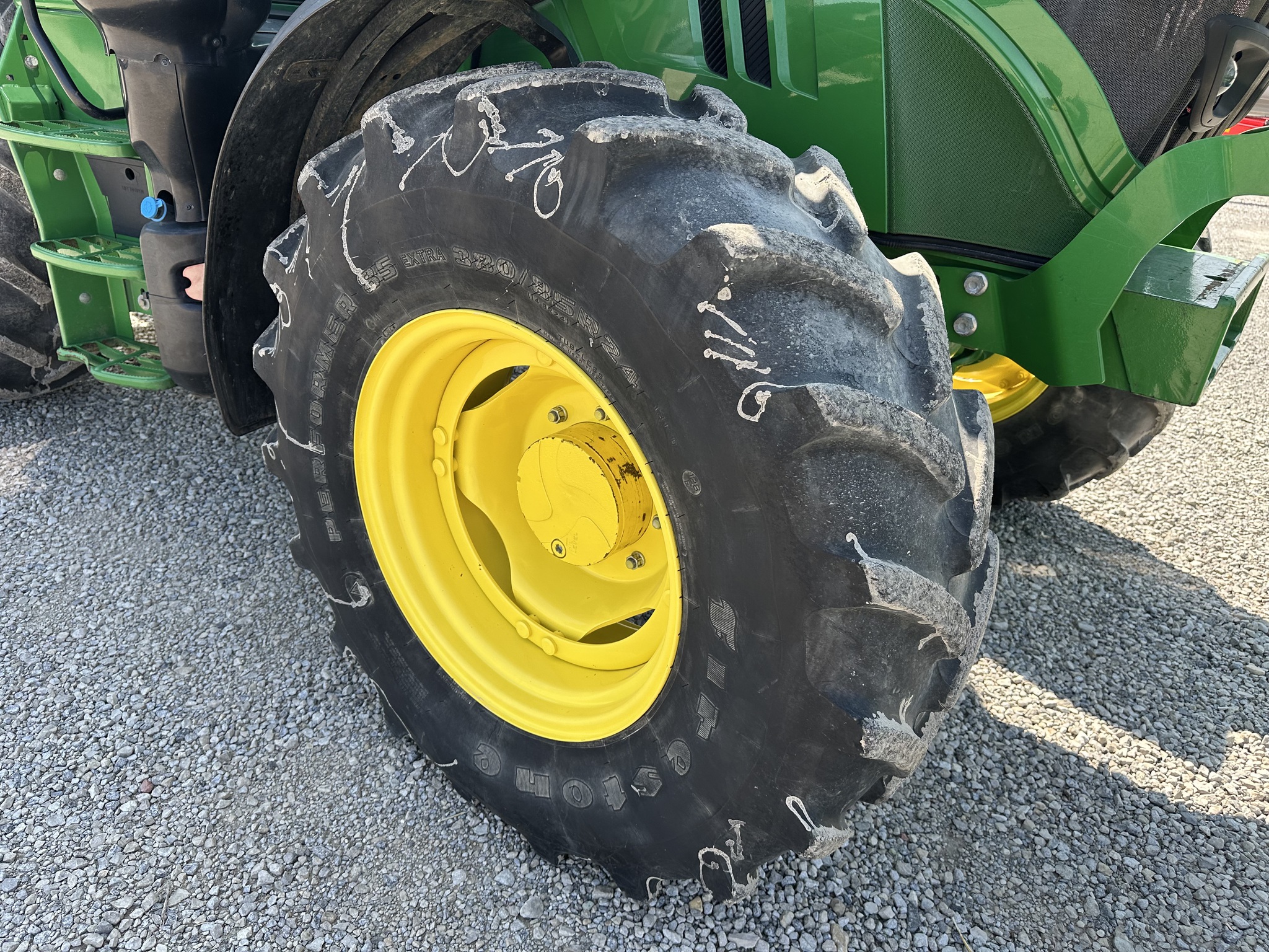 2017 John Deere 6110M Image 16