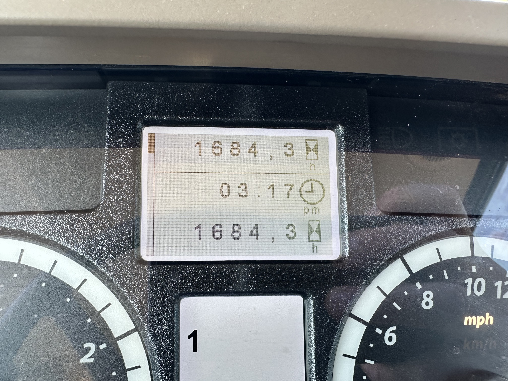 2017 John Deere 6110M Image 24