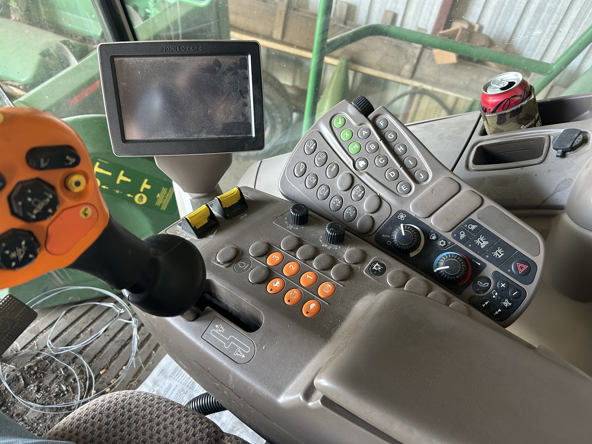 2015 John Deere S670 Image 9