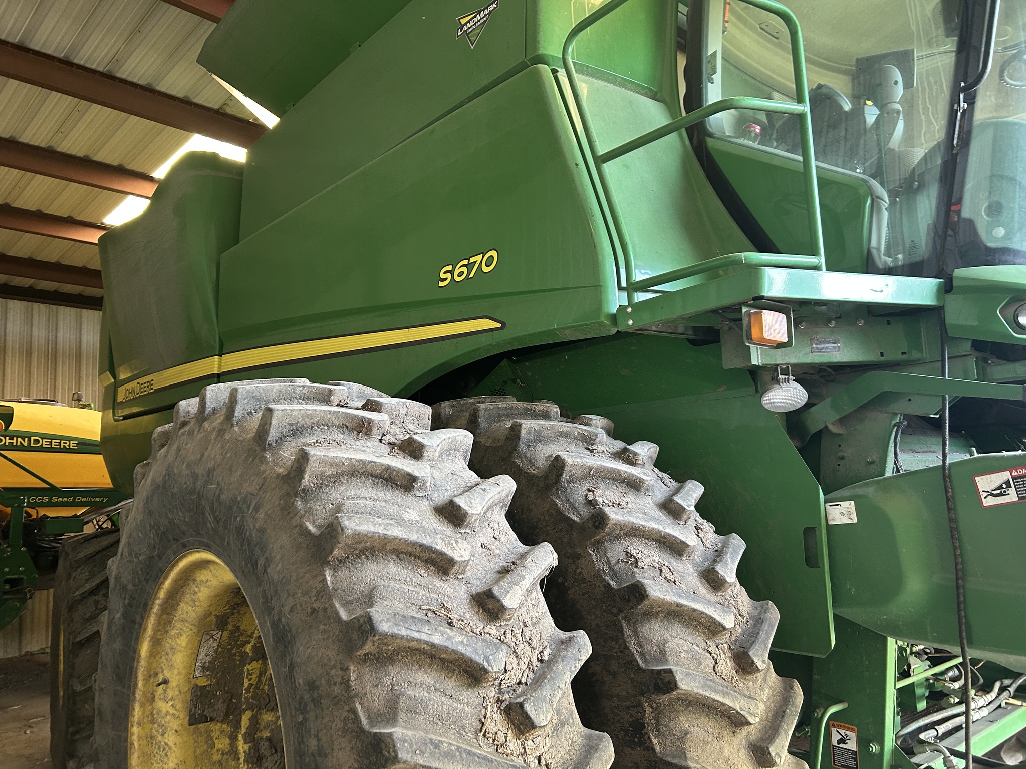 2015 John Deere S670 Image 2