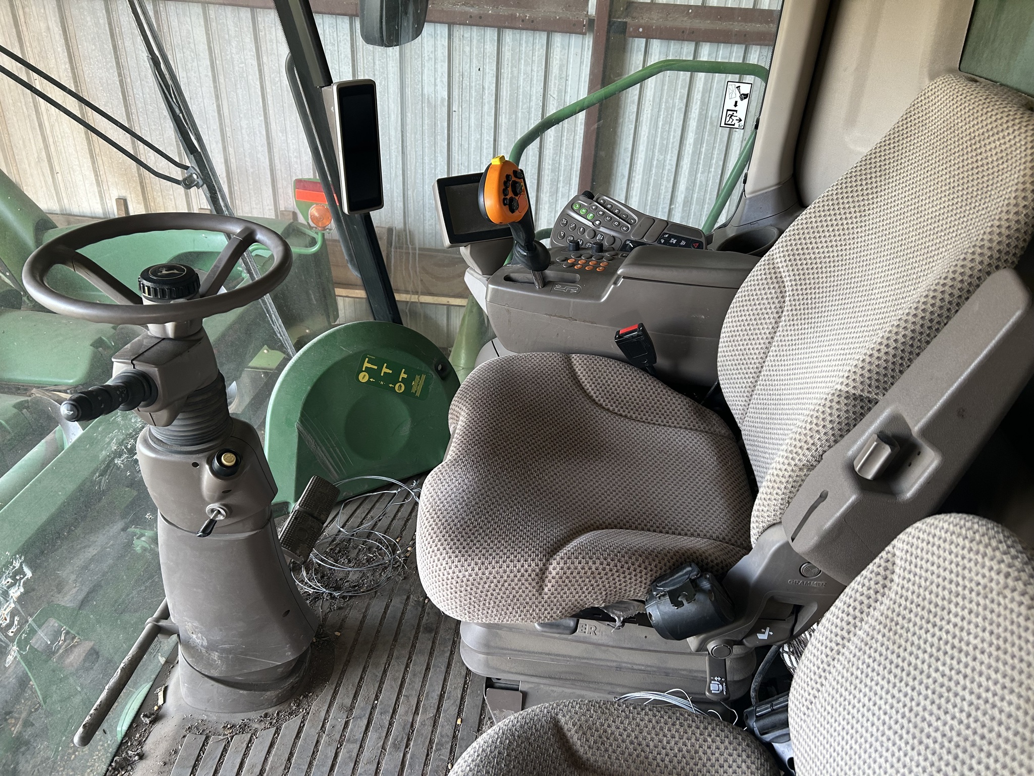 2015 John Deere S670 Image 8
