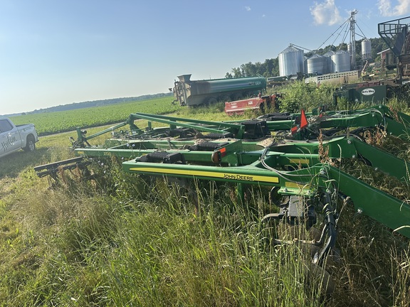 Photo of 2021 John Deere 2720