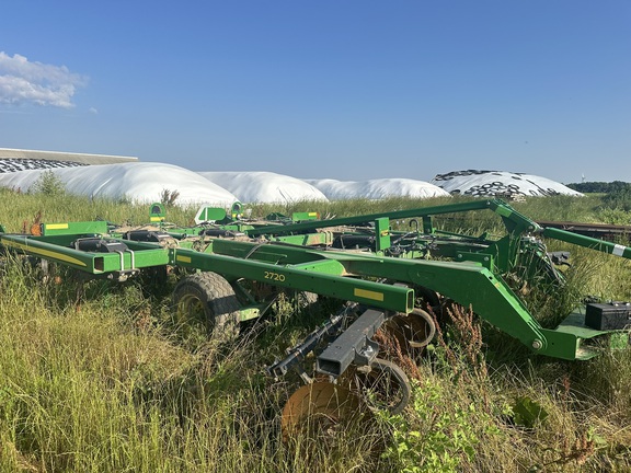 Photo of 2021 John Deere 2720
