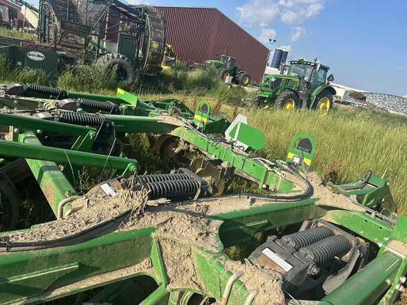 Photo of 2021 John Deere 2720