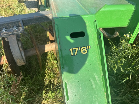 Photo of 2021 John Deere 2720