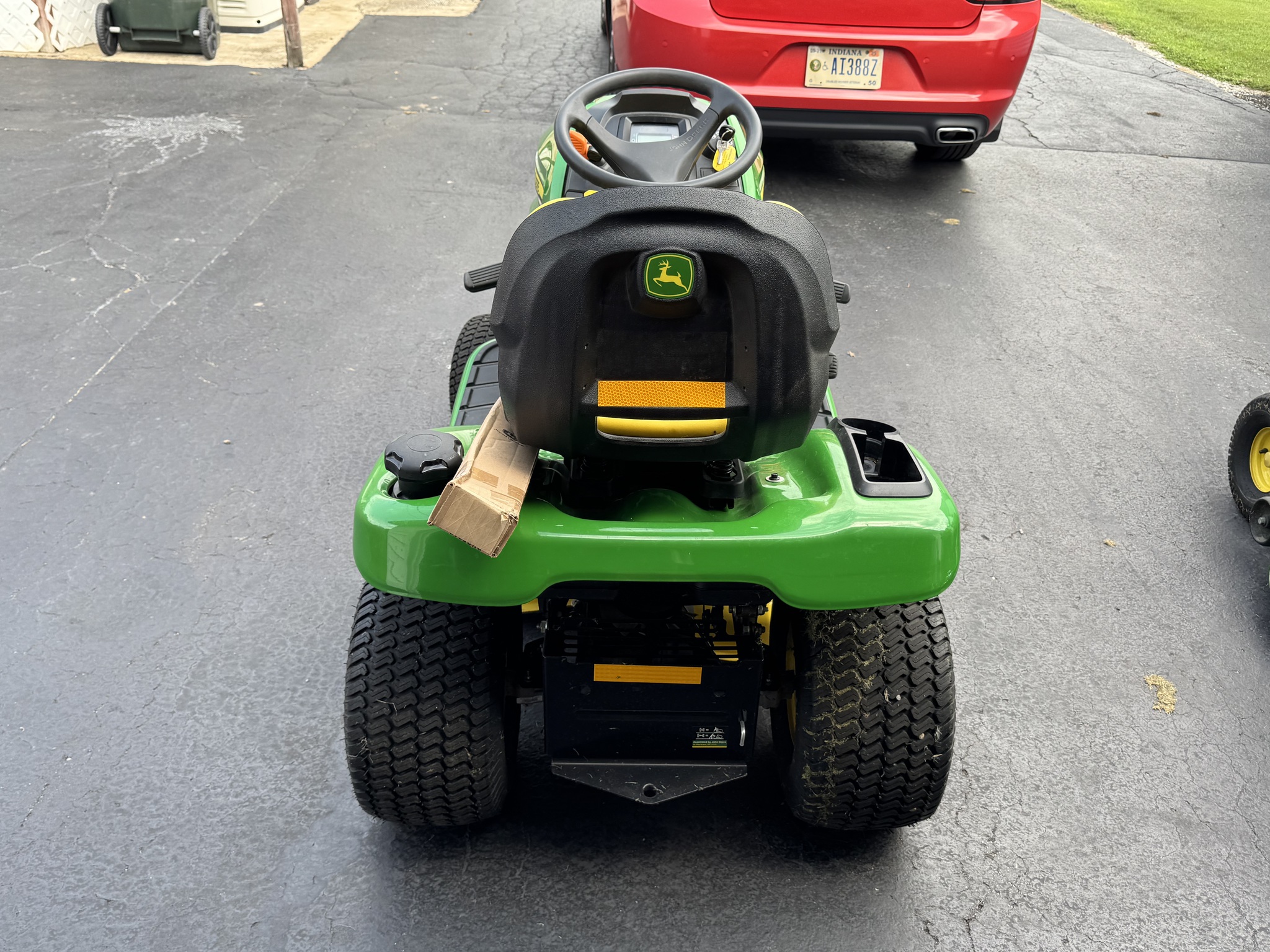 2019 John Deere X330 Image 6