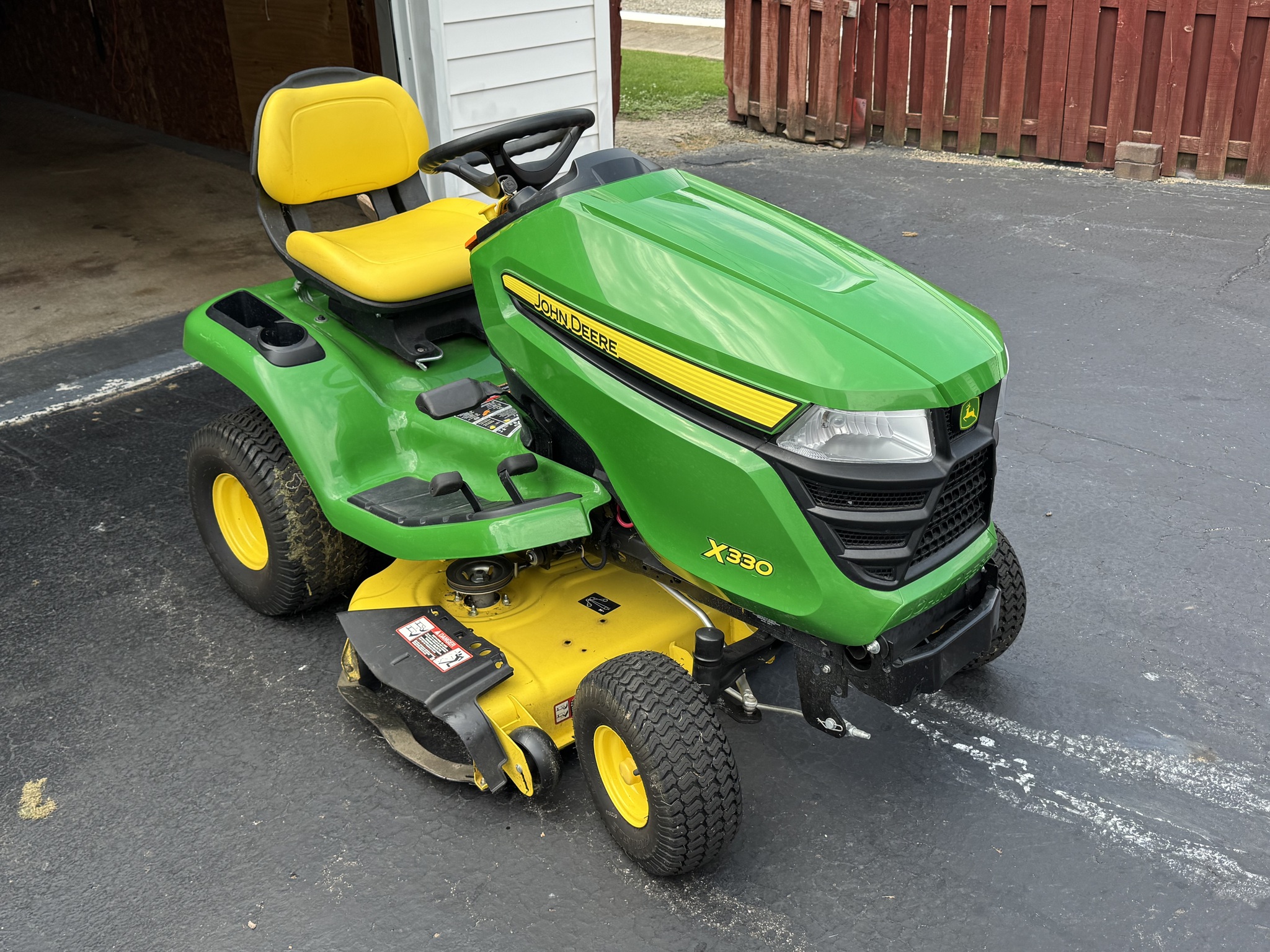 2019 John Deere X330 Image 1