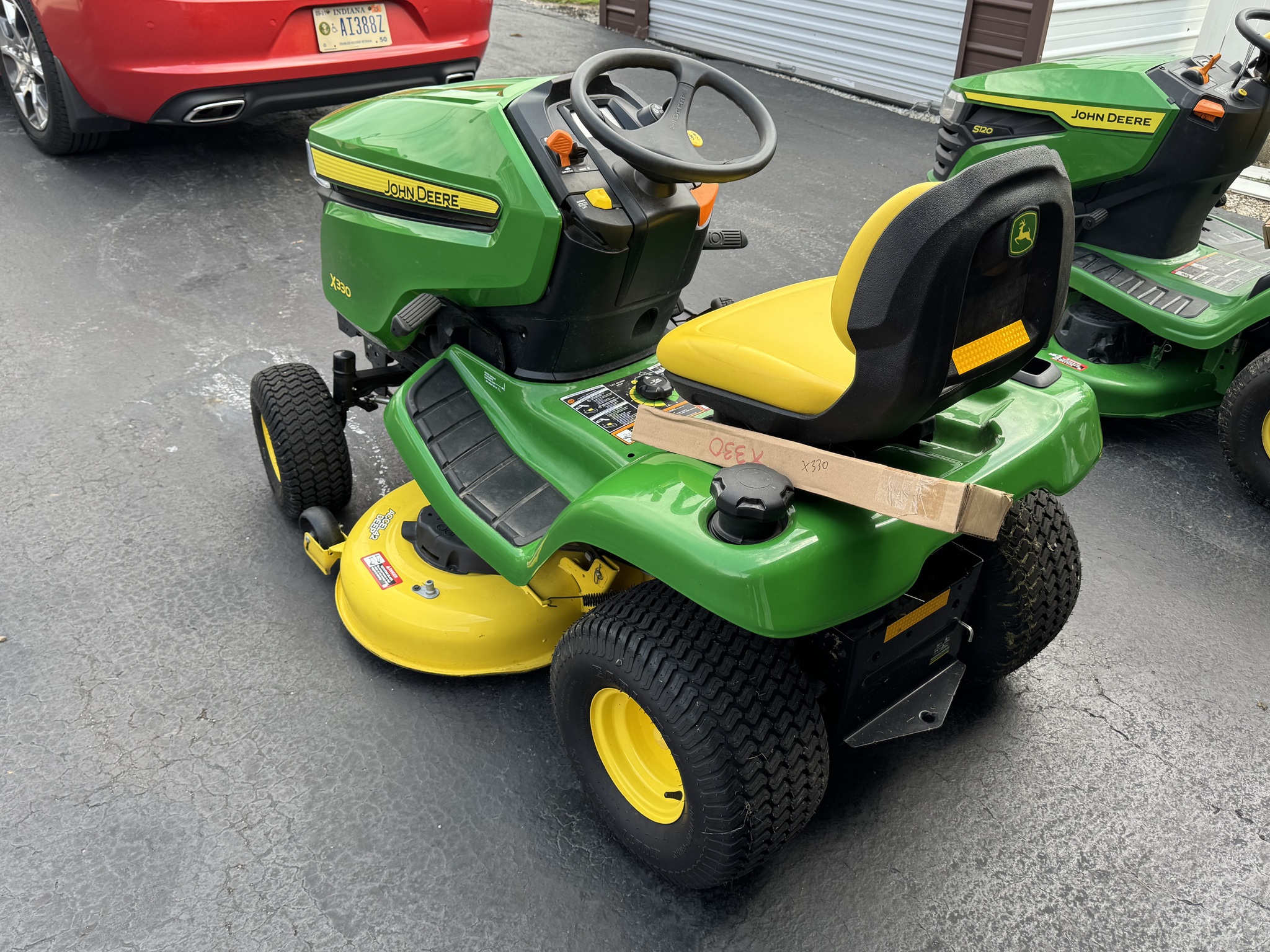 2019 John Deere X330 Image 5
