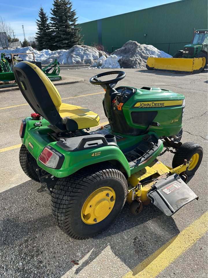 2015 John Deere X754 Image 3