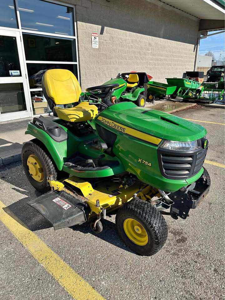 2015 John Deere X754 Image 4