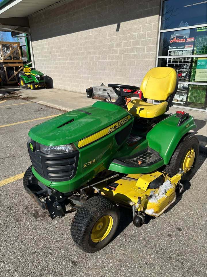 2015 John Deere X754 Image 1