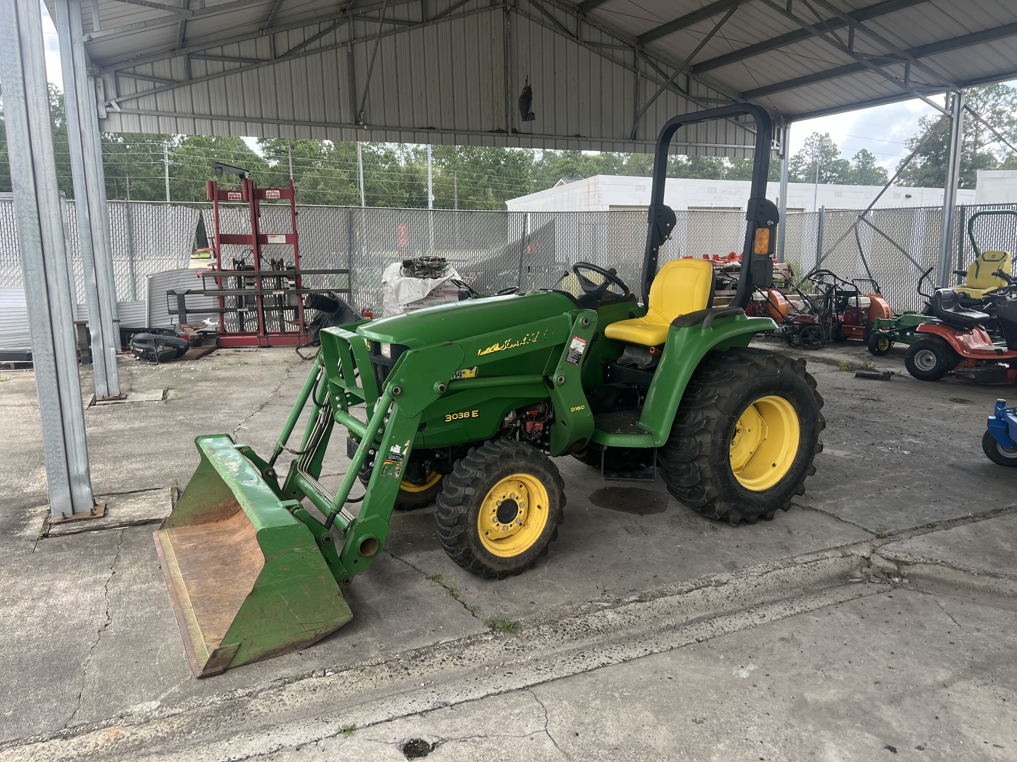 2016 John Deere 3038E Image 1
