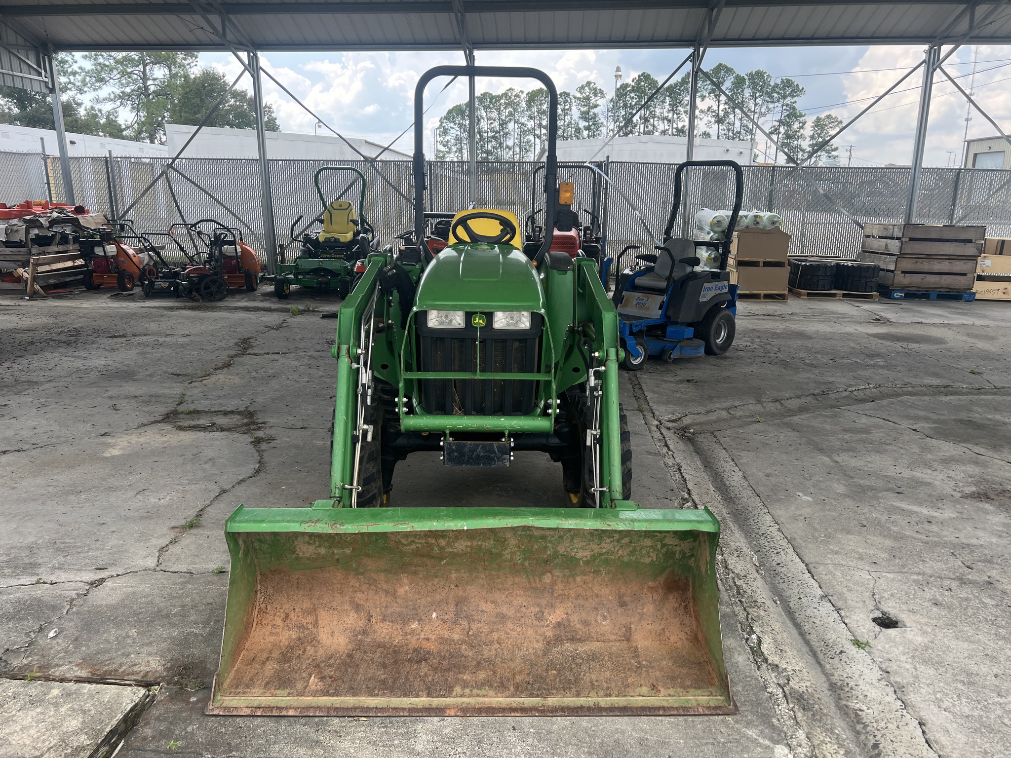 2016 John Deere 3038E Image 2