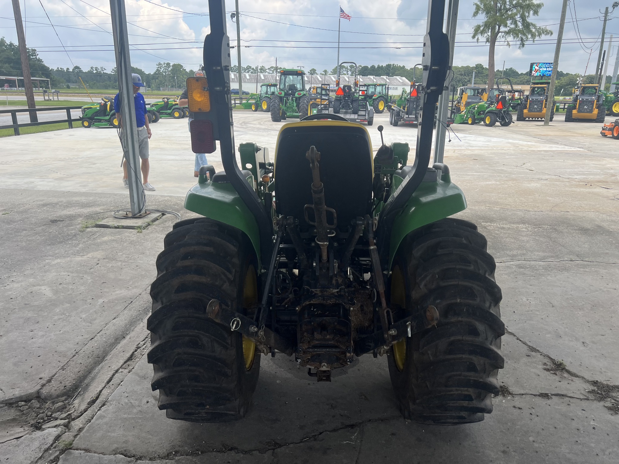 2016 John Deere 3038E Image 4