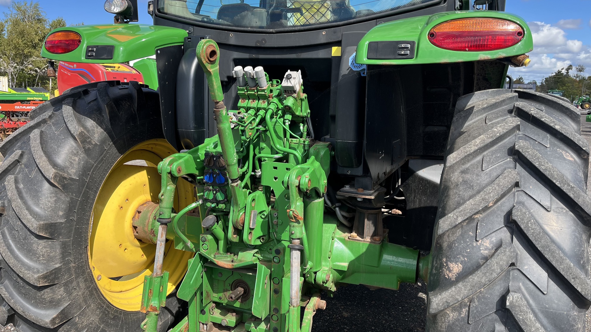 2018 John Deere 6120R Image 7