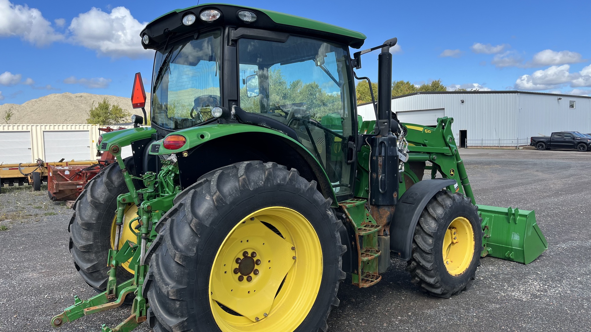 2018 John Deere 6120R Image 2
