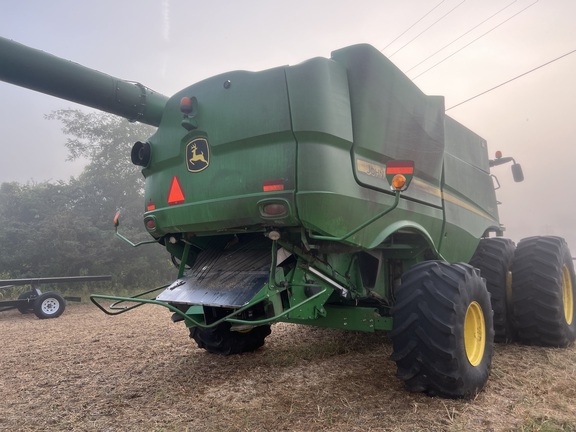 Photo of 2016 John Deere S680