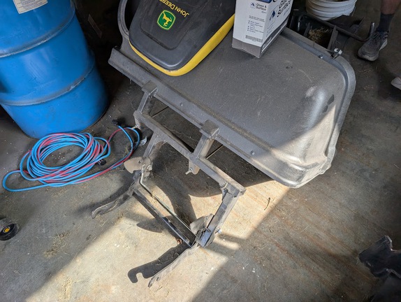 2012 John Deere X724 - Photo15