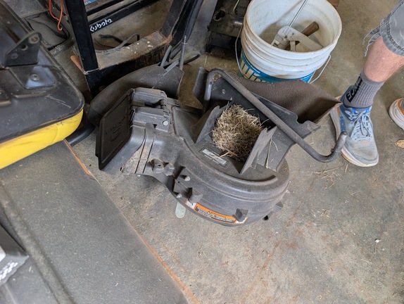 2012 John Deere X724 - Photo16