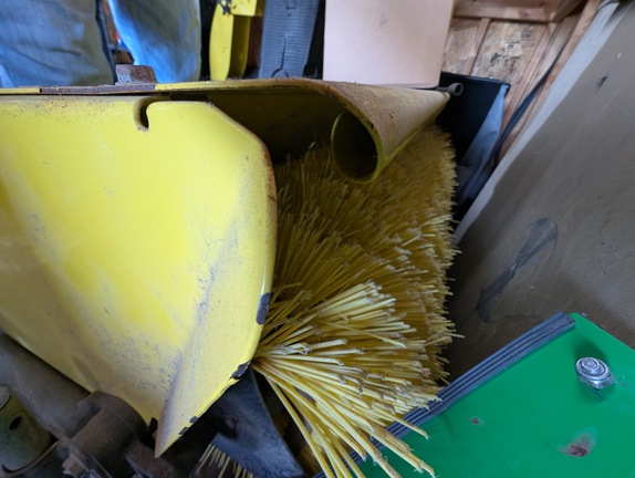 2012 John Deere X724 - Photo23