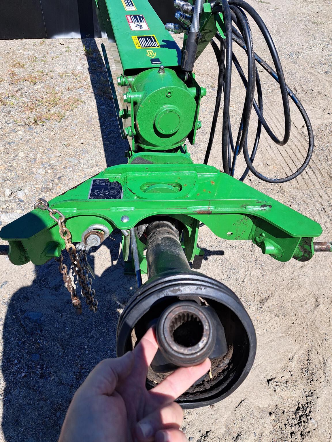 2019 John Deere 835 Image 4