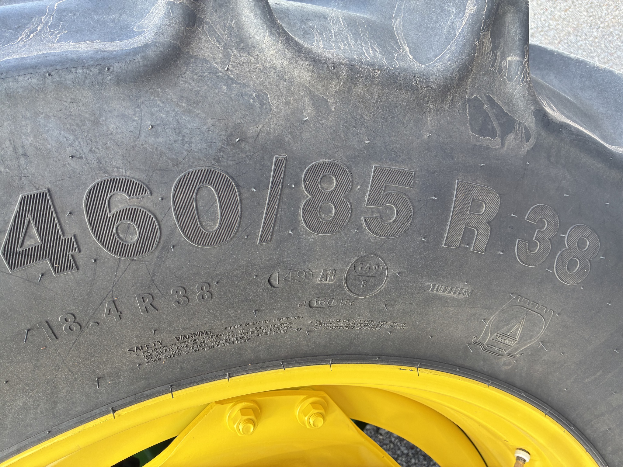 2024 John Deere 6105E Image 4