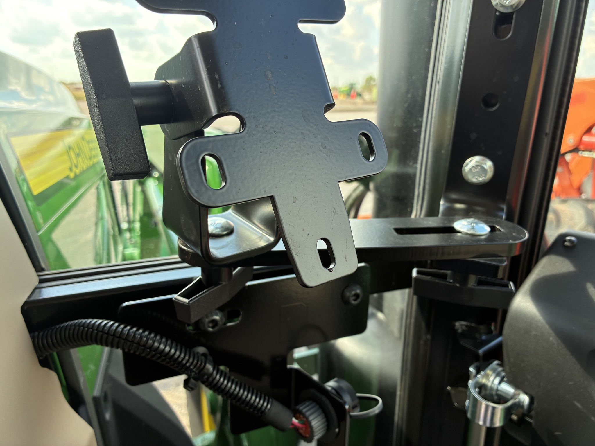 2024 John Deere 6105E Image 16