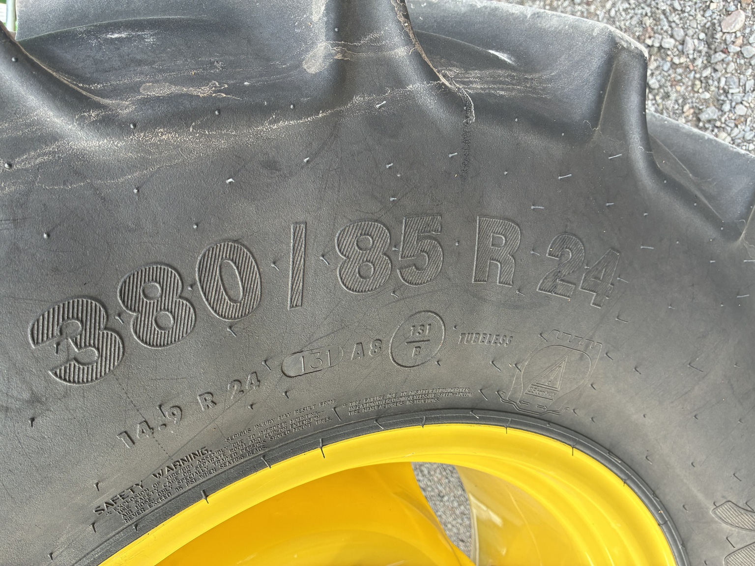 2024 John Deere 6105E Image 6