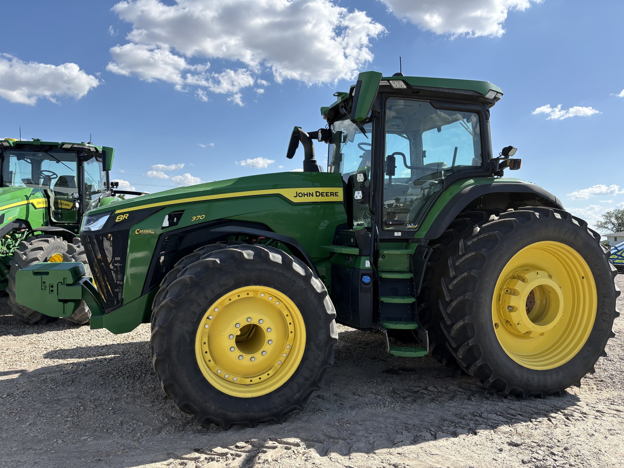 2022 John Deere 8R 370 Image 1