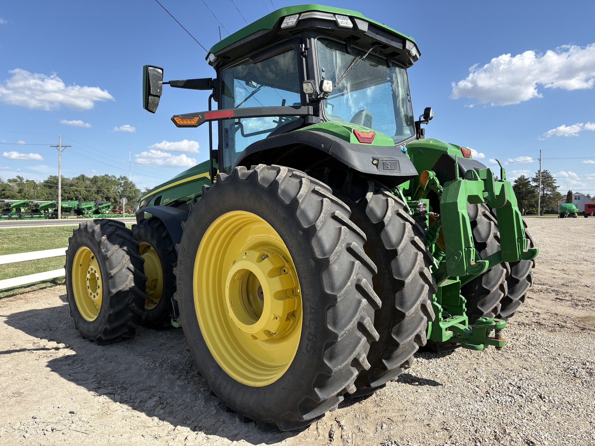 2022 John Deere 8R 370 Image 2