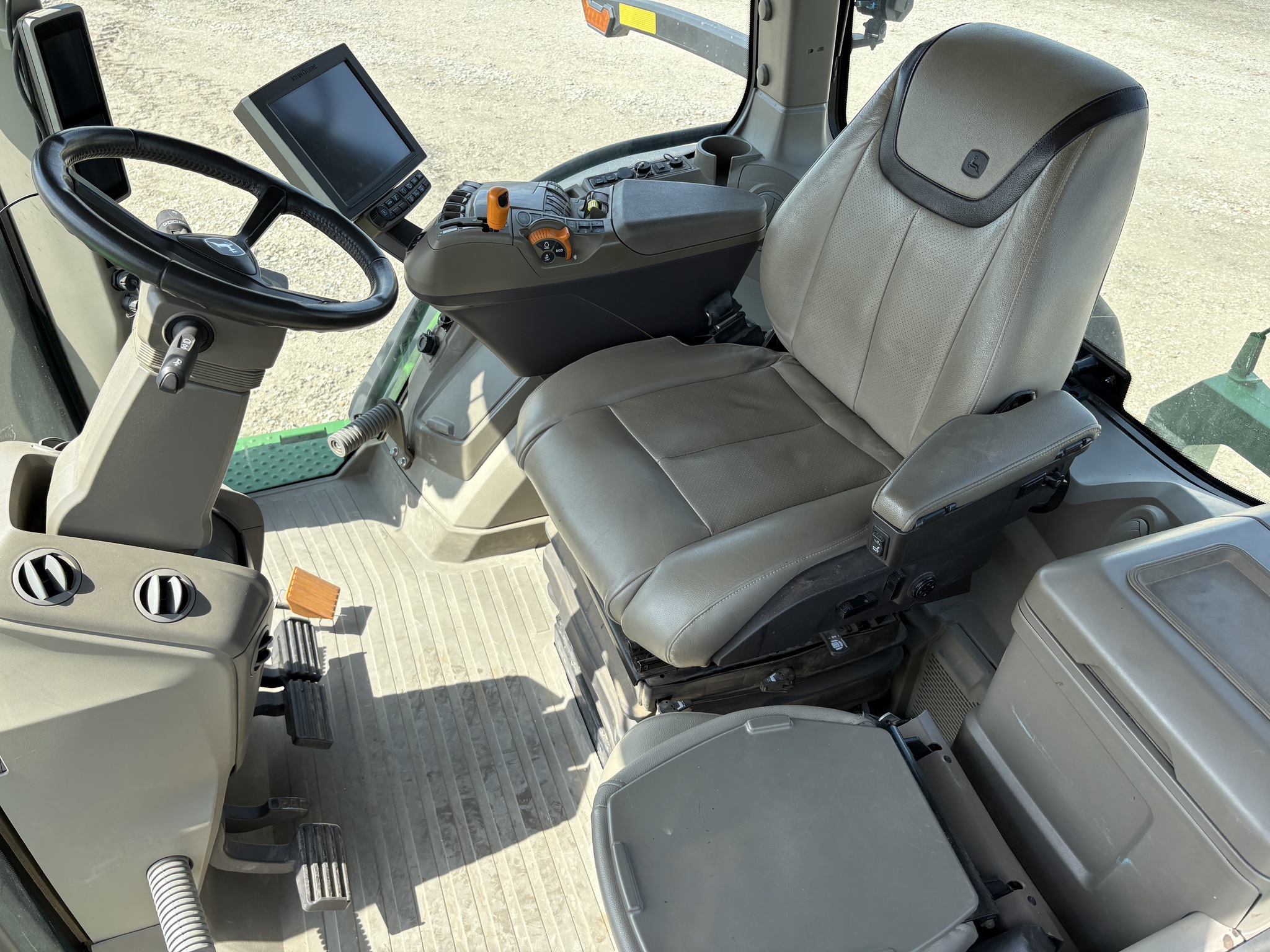 2022 John Deere 8R 370 Image 7