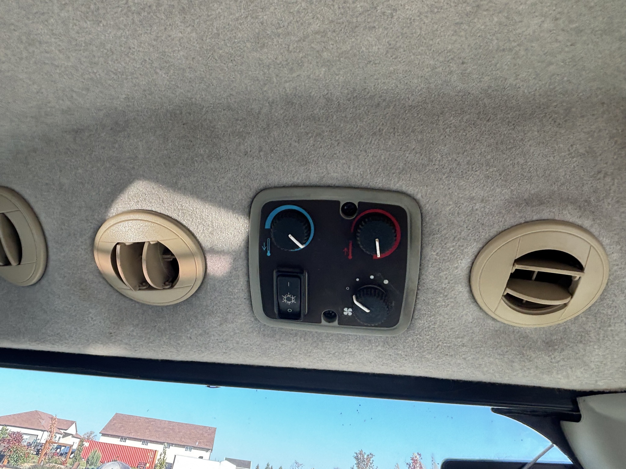 2009 John Deere 3520 Image 25