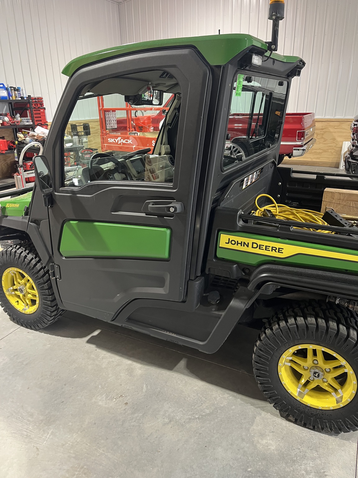 2022 John Deere XUV 835R Image 2