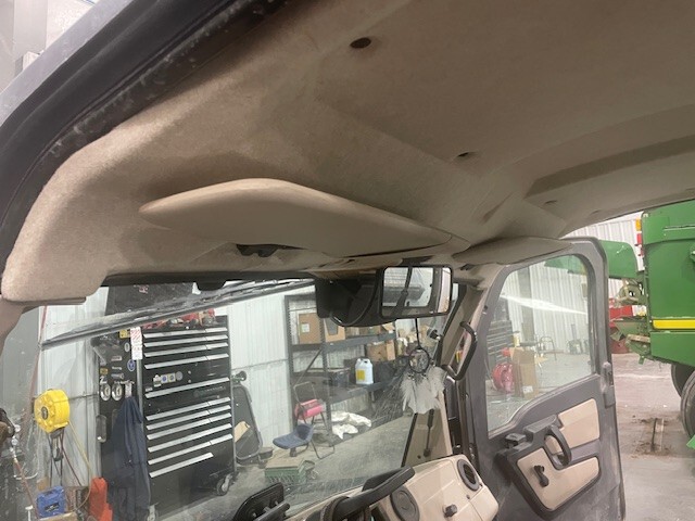 2021 John Deere XUV 835R Image 8