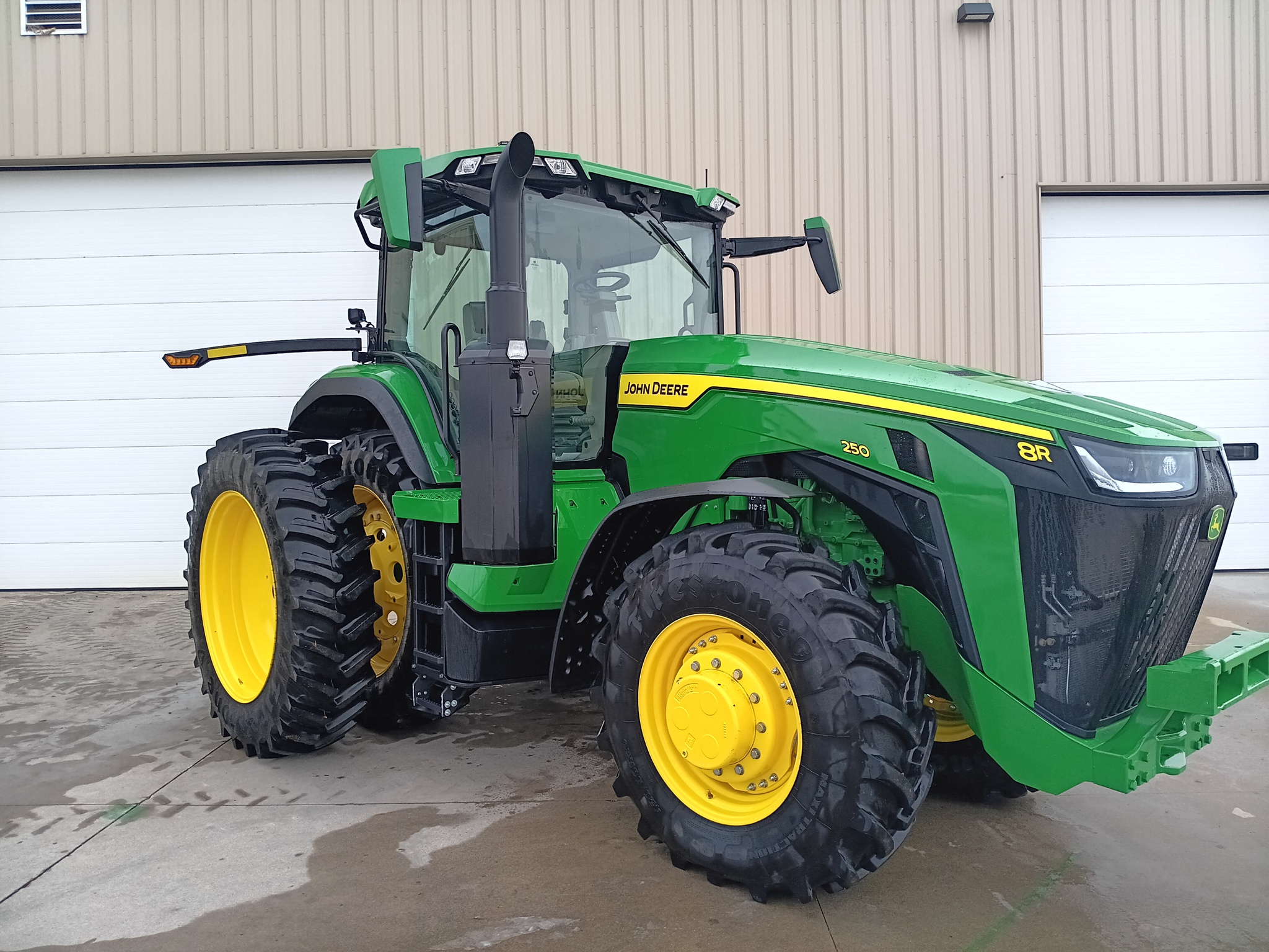 2024 John Deere 8R 250 Image 1