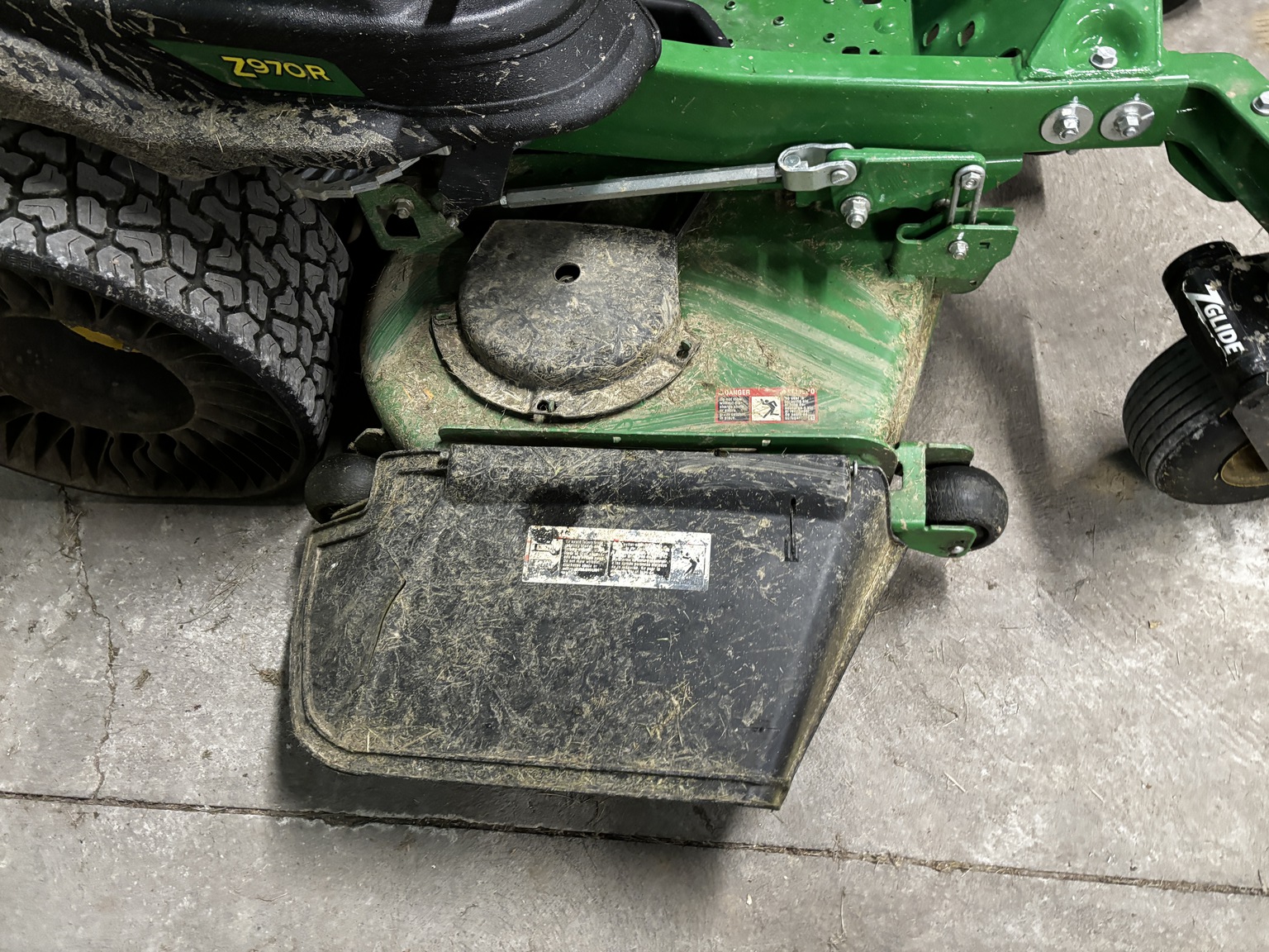 Used 2023 John Deere Z970R Zero Turn Mowers at Koenig Equipment in Richmond, IN - PhotoXL8