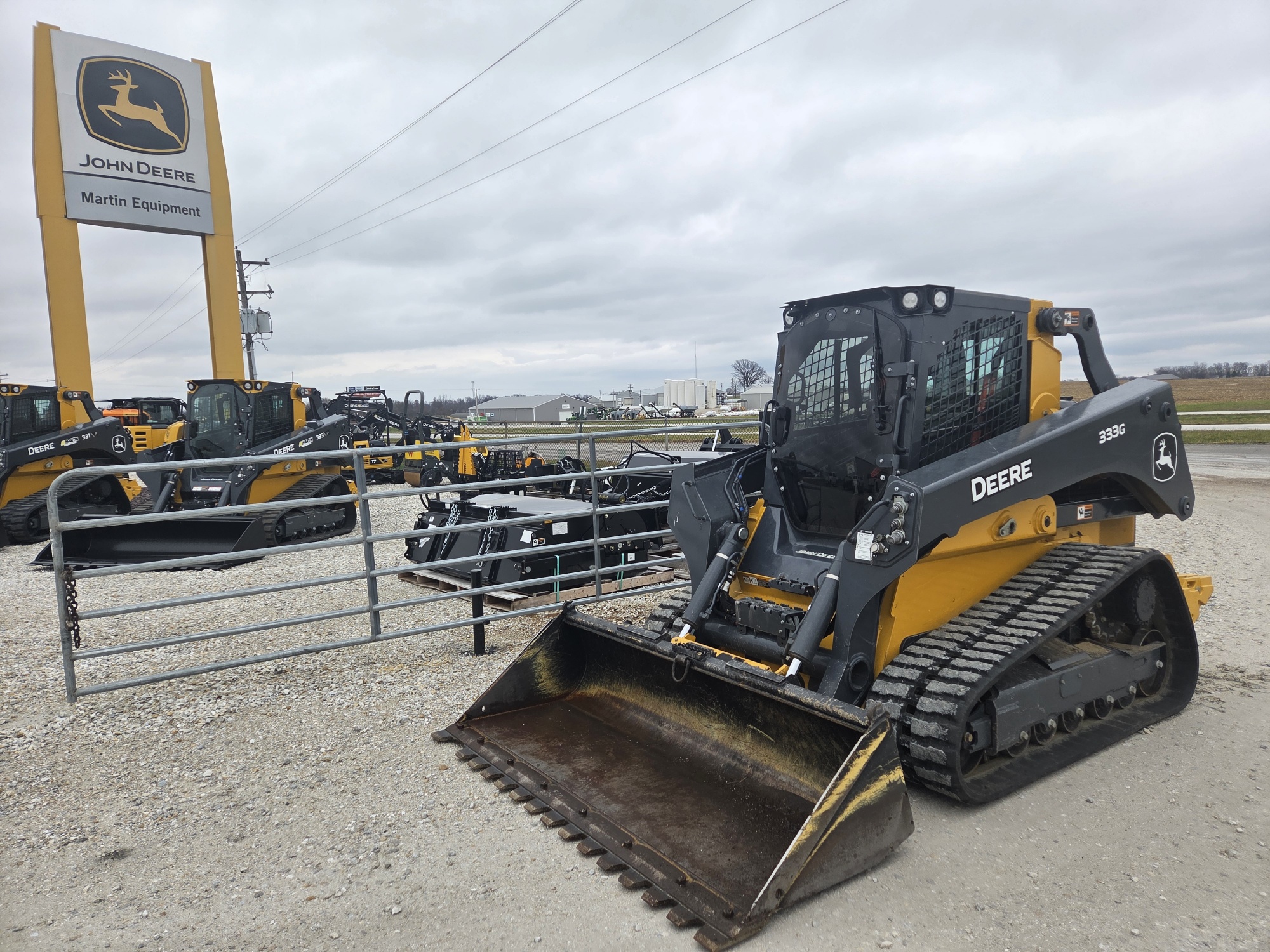 2024 John Deere 333G Image 3