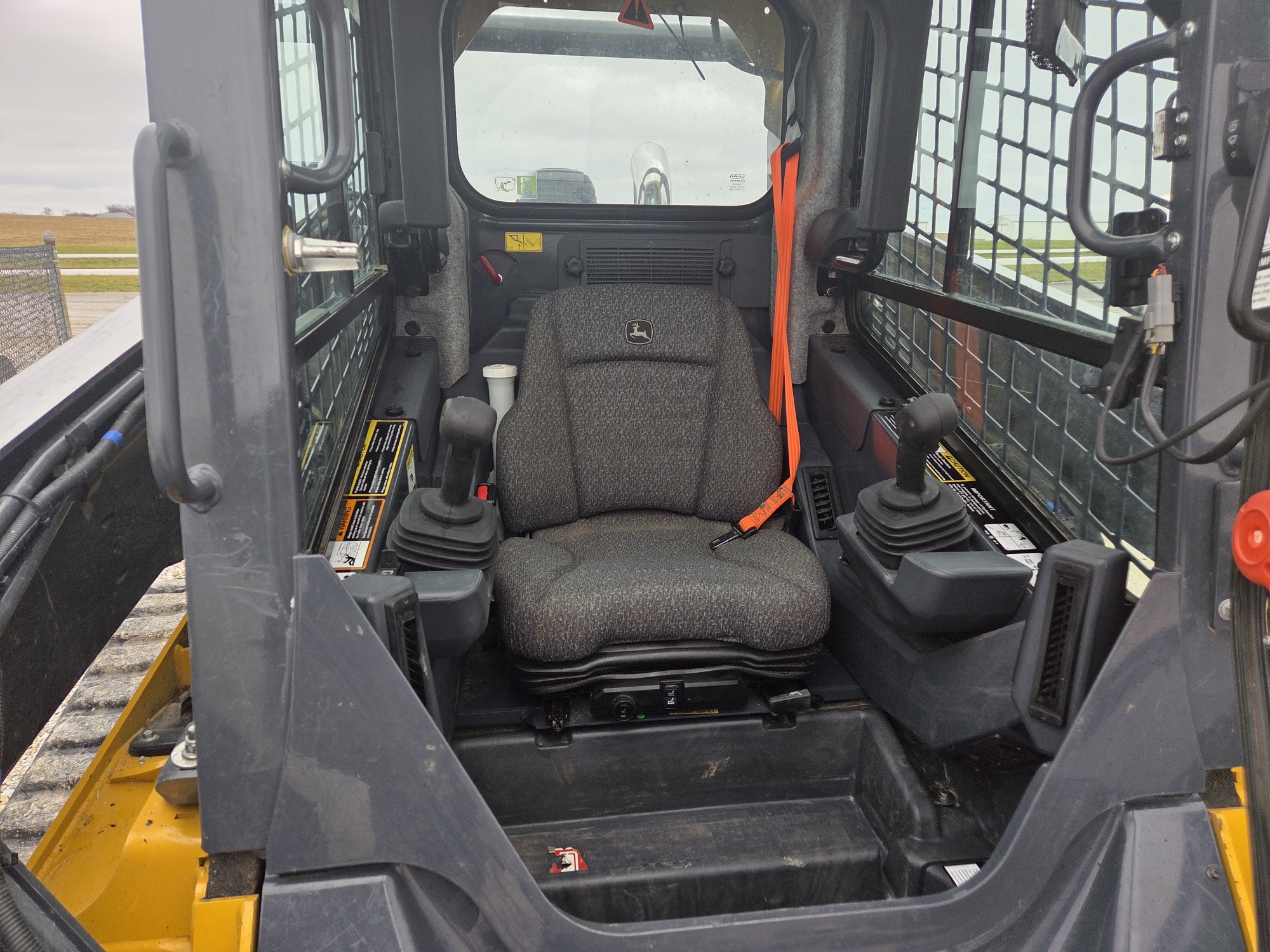 2024 John Deere 333G Image 7